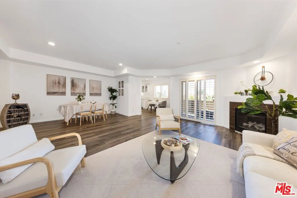 11766 W Sunset Boulevard 302, Los Angeles, California 90049 home-pic-0