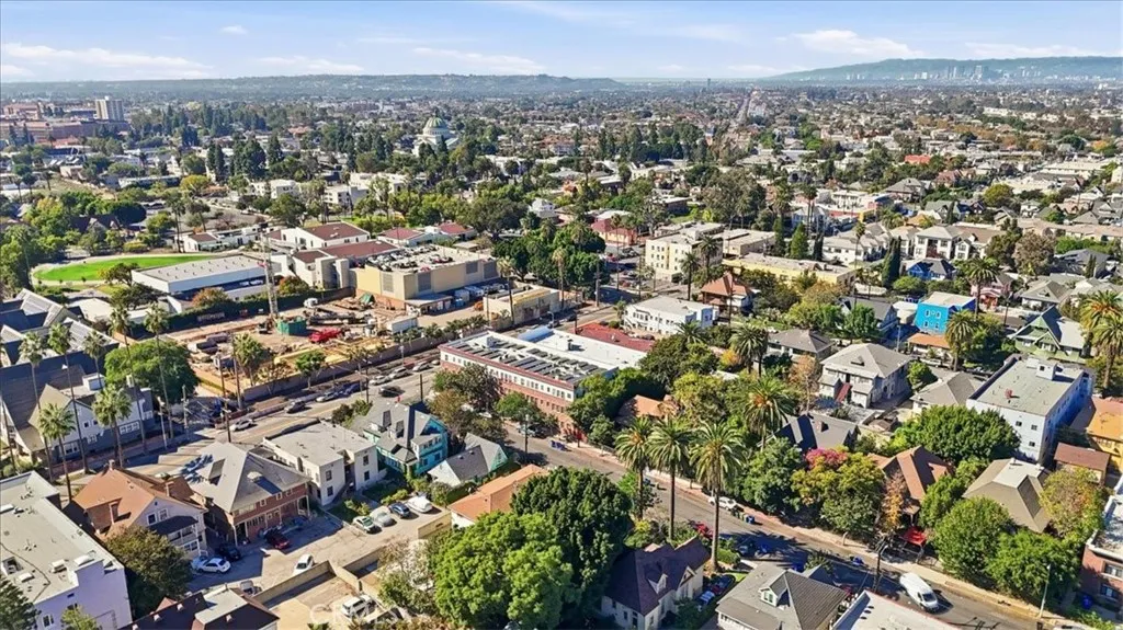 2104 Park Grove, Los Angeles, California 90007 home-pic-6