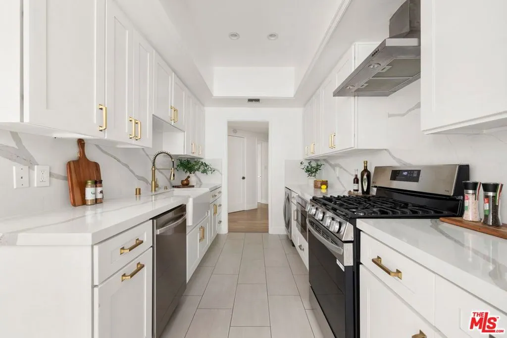 1630 S Bentley Avenue 202, Los Angeles, California 90025 home-pic-7