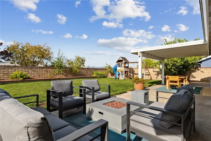 27819 Sumner, Saugus, California 91350