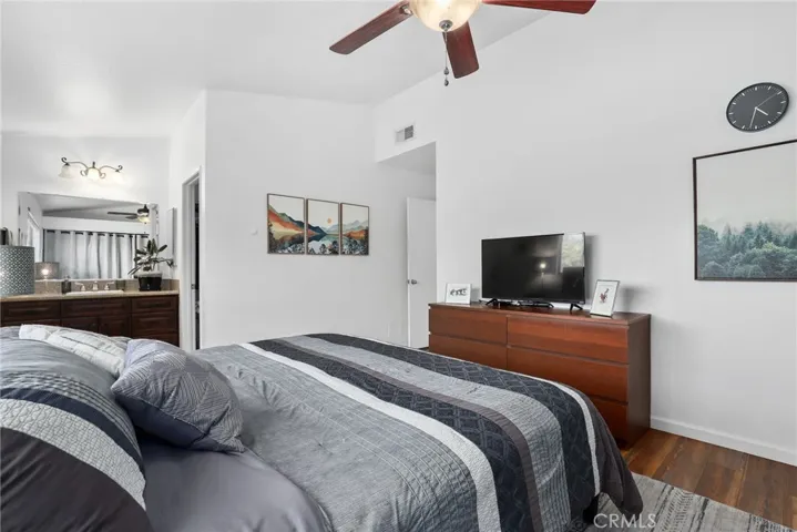 27819 Sumner, Saugus, California 91350