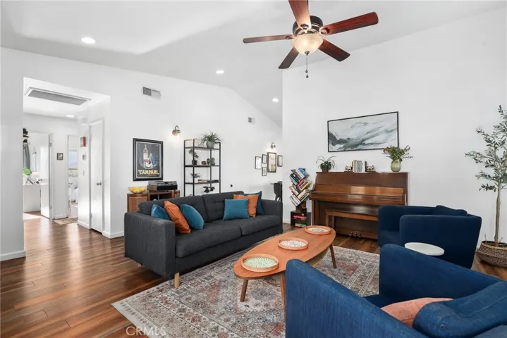 27819 Sumner, Saugus, California 91350