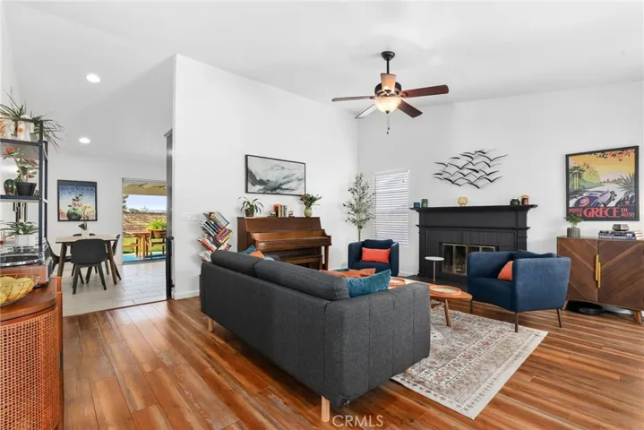 27819 Sumner, Saugus, California 91350