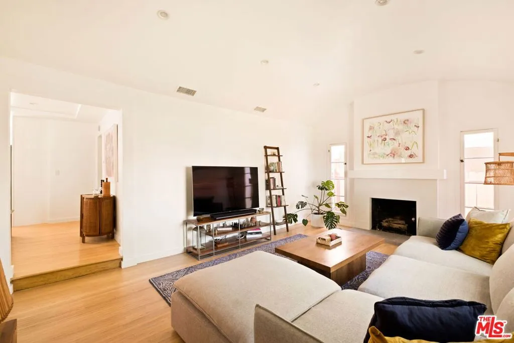 1615 S Crescent Heights Boulevard, Los Angeles, California 90035 home-pic-3