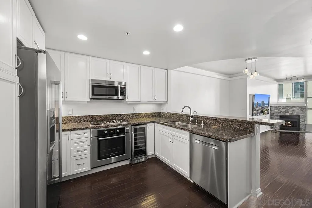 555 Front Street 2201, San Diego, California 92101 home-pic-15