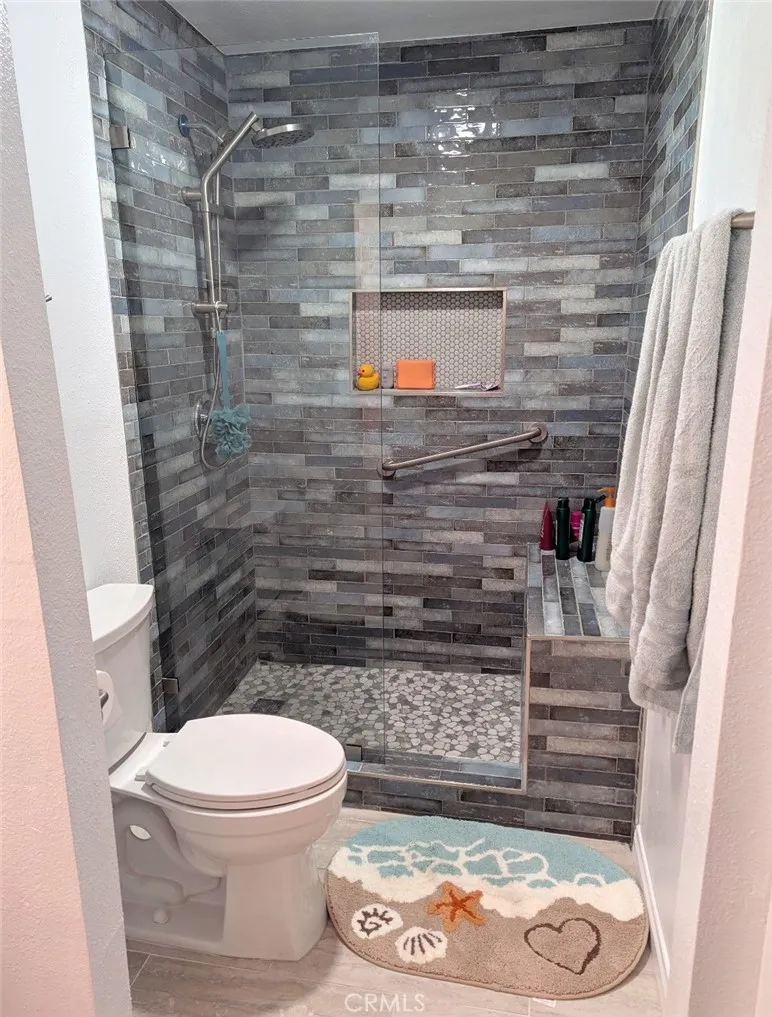 22131 Caminito Vino, Laguna Hills, California 92653 home-pic-18