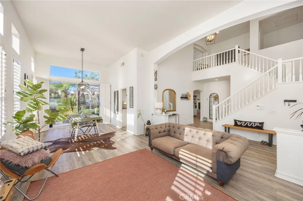 7211 Rockridge Ter, West Hills, California 91307 home-pic-5