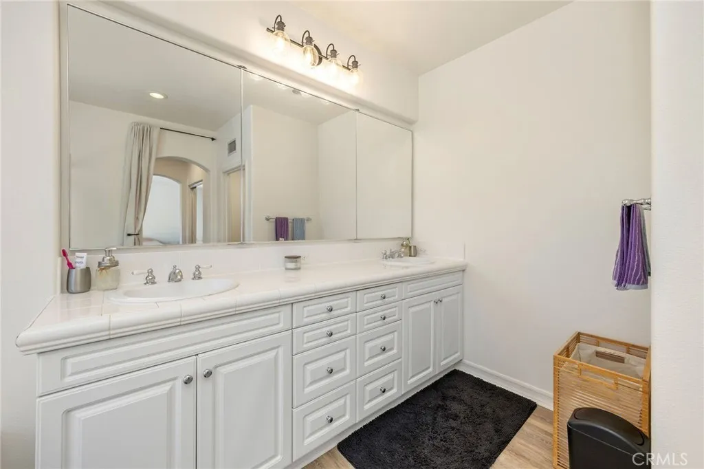 7211 Rockridge Ter, West Hills, California 91307 home-pic-22
