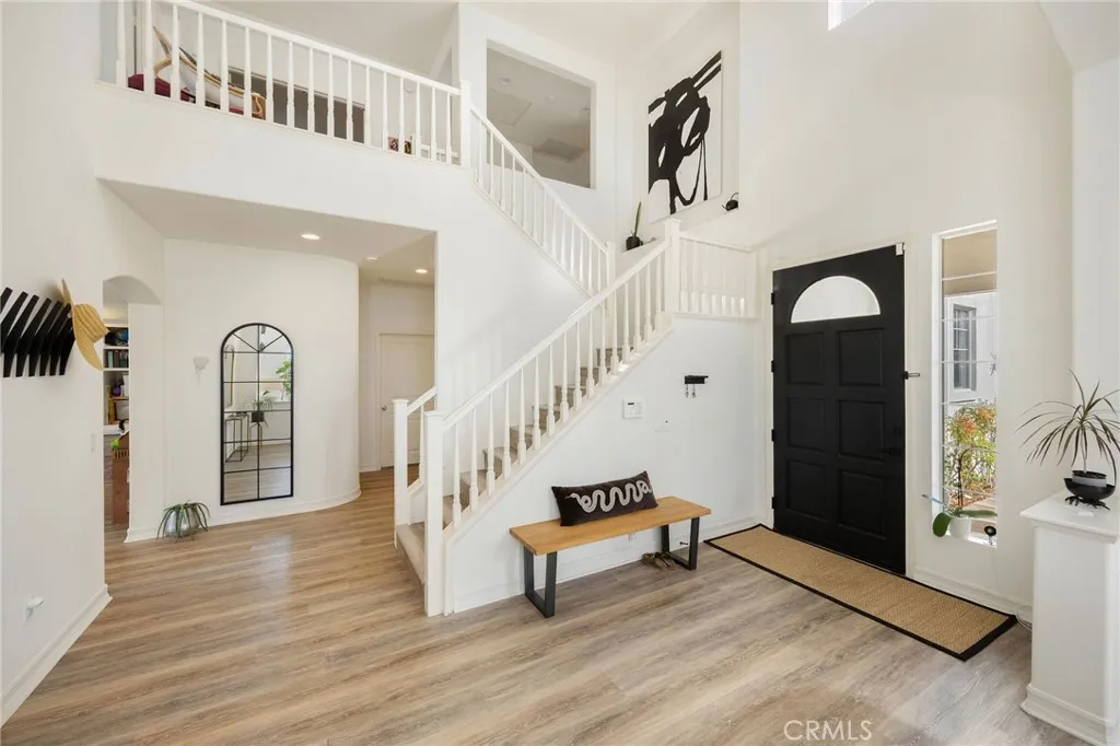 7211 Rockridge Ter, West Hills, California 91307 home-pic-2