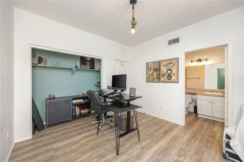 7211 Rockridge Ter, West Hills, California 91307 home-pic-28