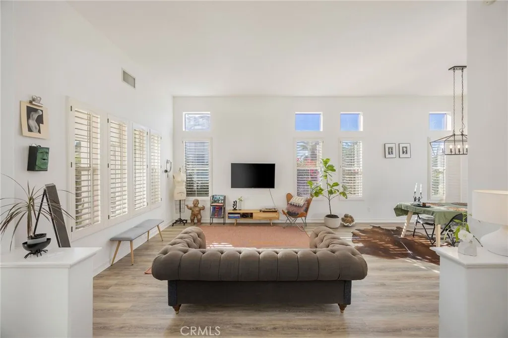 7211 Rockridge Ter, West Hills, California 91307 home-pic-3