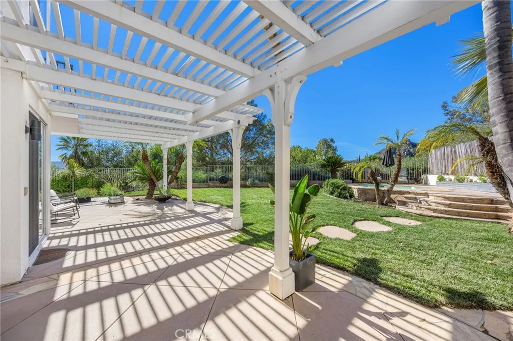 7211 Rockridge Ter, West Hills, California 91307 home-pic-33
