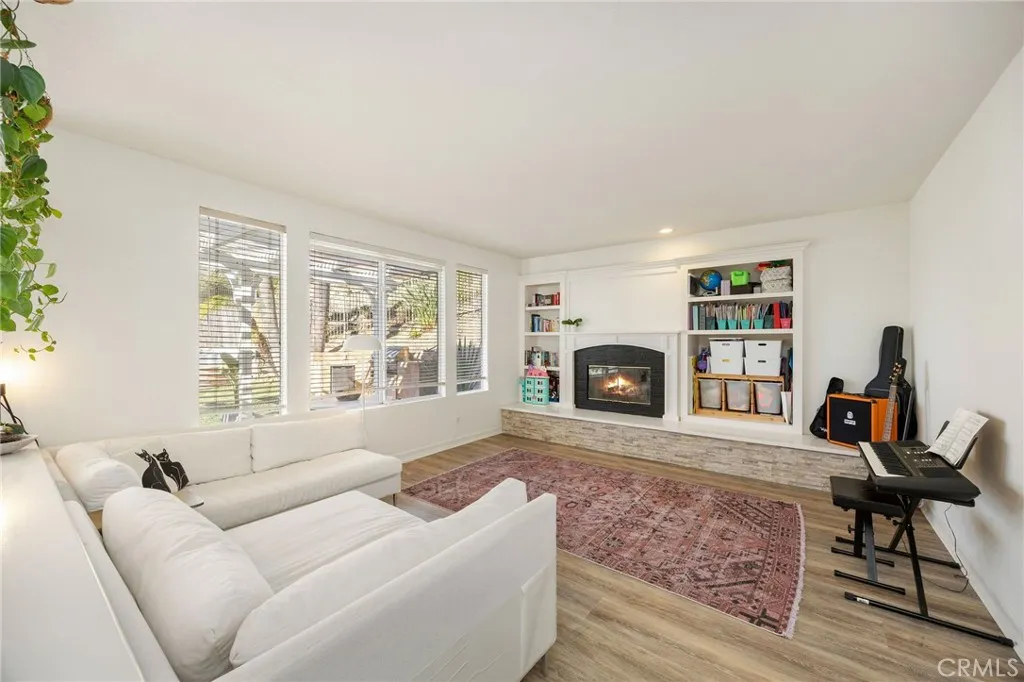 7211 Rockridge Ter, West Hills, California 91307 home-pic-11