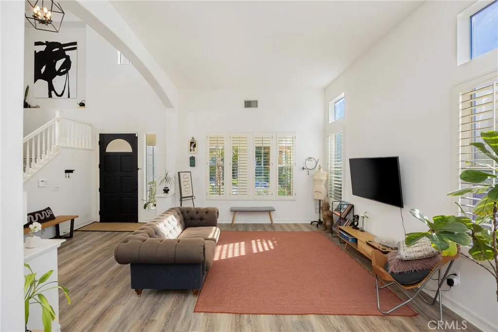 7211 Rockridge Ter, West Hills, California 91307 home-pic-4