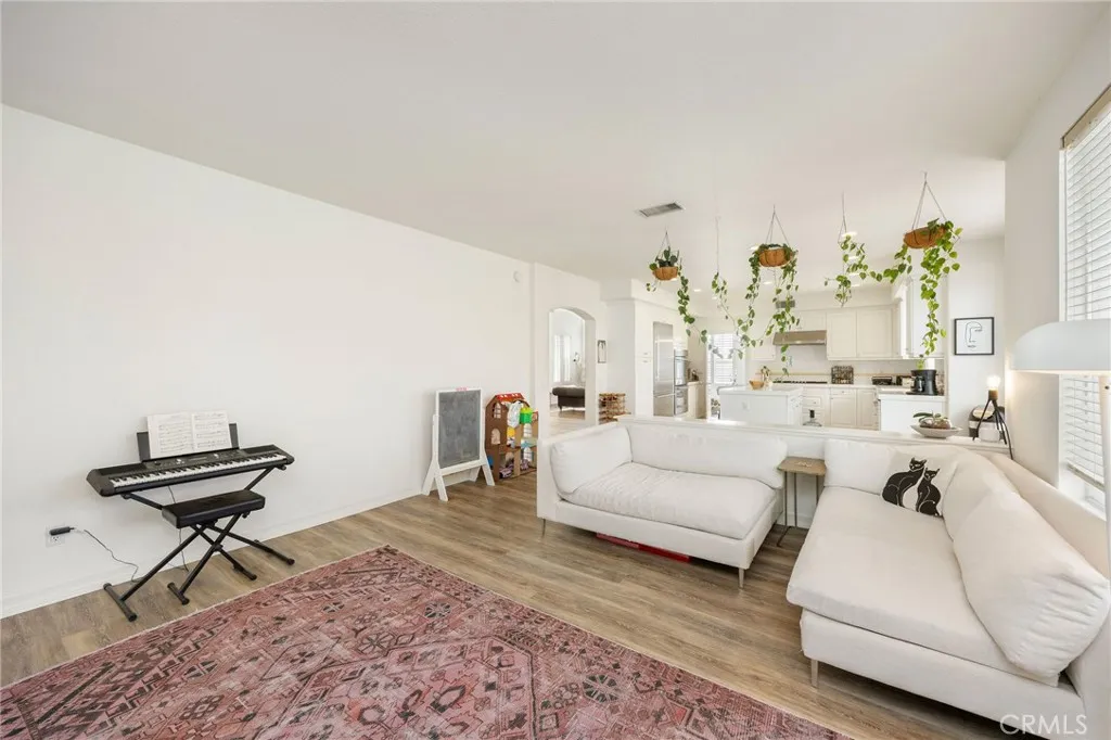 7211 Rockridge Ter, West Hills, California 91307 home-pic-12