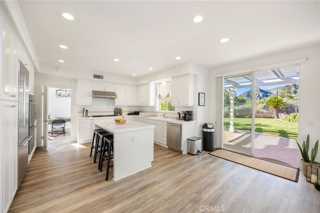 7211 Rockridge Ter, West Hills, California 91307 home-pic-8