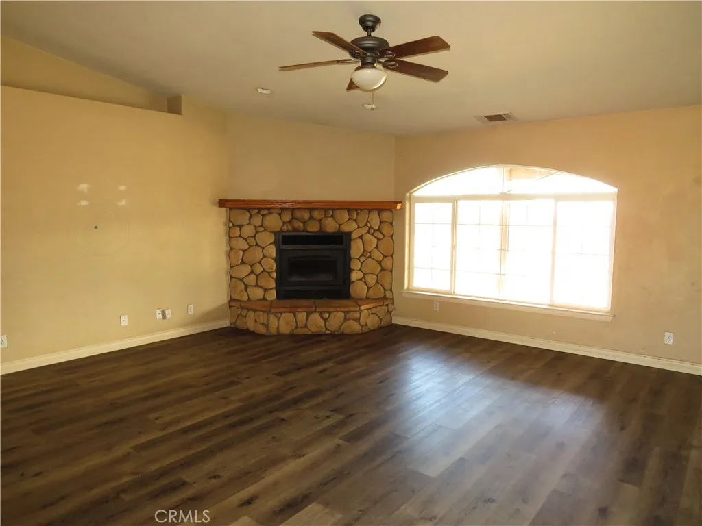 9951 Arrowhead, Phelan, California 92371 home-pic-8