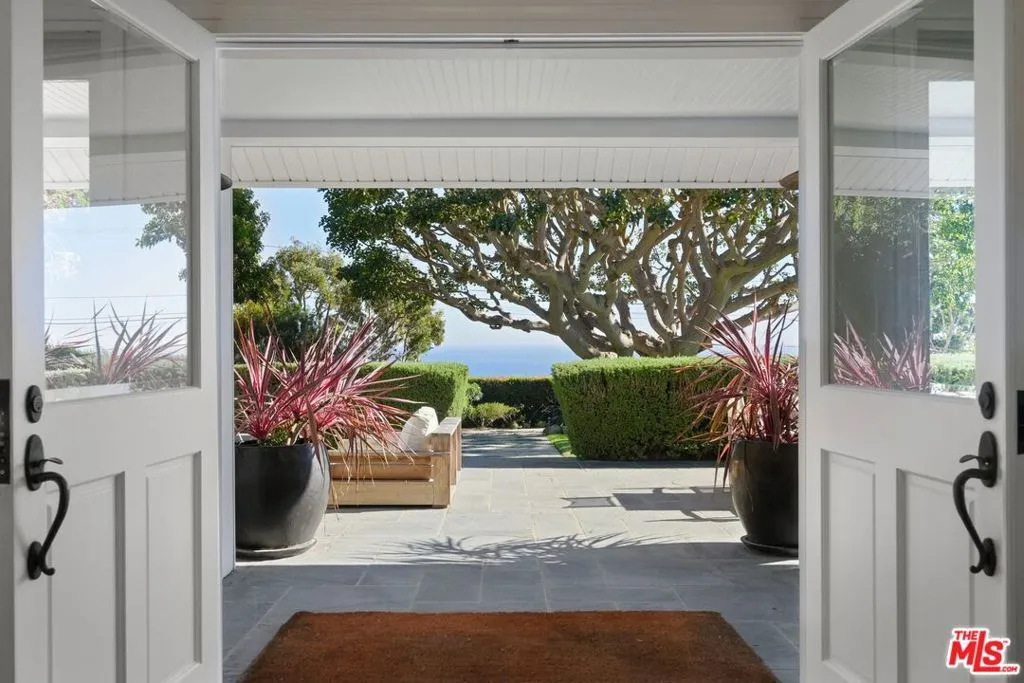 29225 Cliffside Drive, Malibu, California 90265 home-pic-1