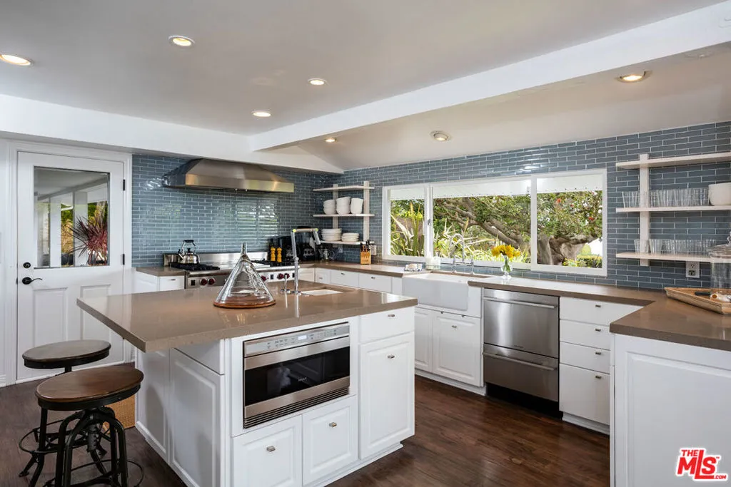 29225 Cliffside Drive, Malibu, California 90265 home-pic-10