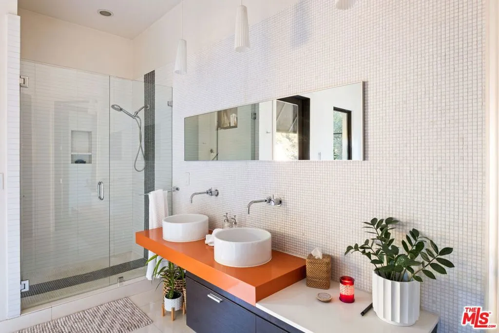 3087 Passmore Drive, Los Angeles, California 90068 home-pic-11