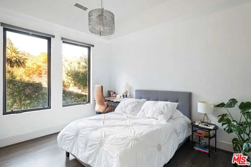 3087 Passmore Drive, Los Angeles, California 90068 home-pic-15