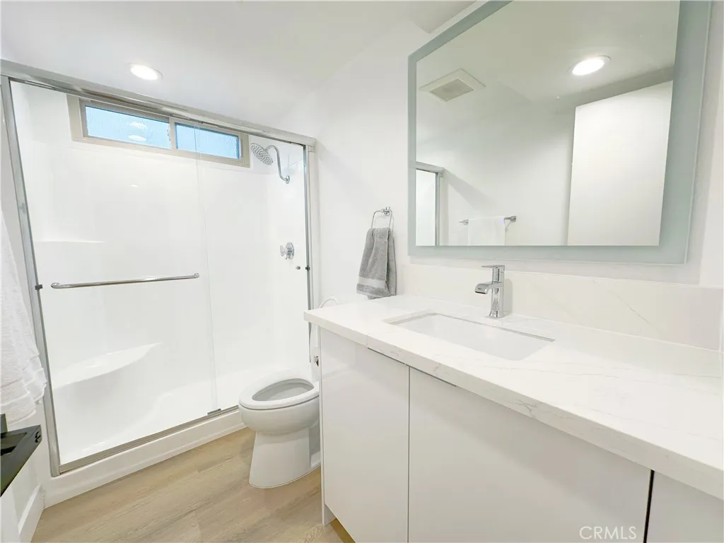 5255 Coldwater Canyon Avenue D, Sherman Oaks, California 91401 home-pic-6