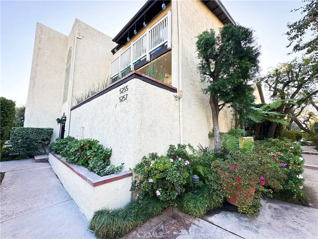 5255 Coldwater Canyon Avenue D, Sherman Oaks, California 91401 home-pic-15