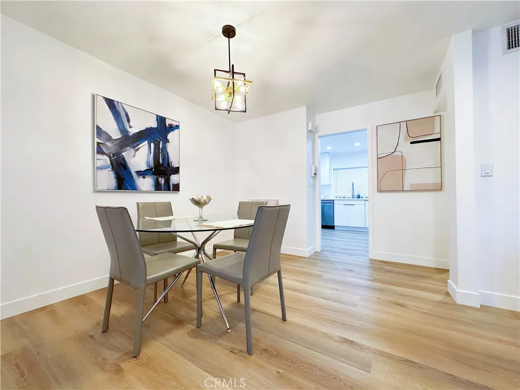 5255 Coldwater Canyon Avenue D, Sherman Oaks, California 91401 home-pic-5