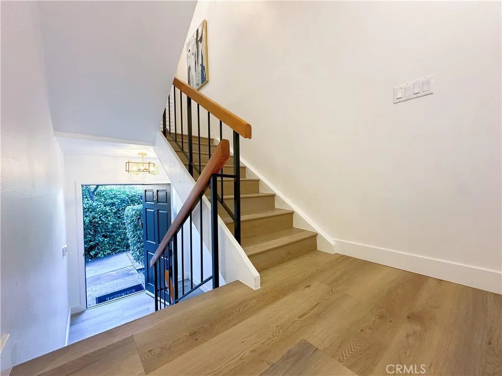 5255 Coldwater Canyon Avenue D, Sherman Oaks, California 91401 home-pic-4