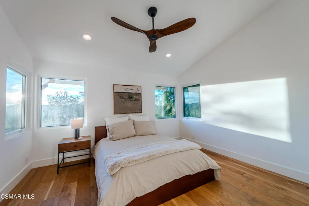 5101 Calatrana Drive, Woodland Hills, California 91364 home-pic-17