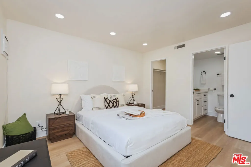 164 W 220th Street 10, Carson, California 90745 home-pic-32