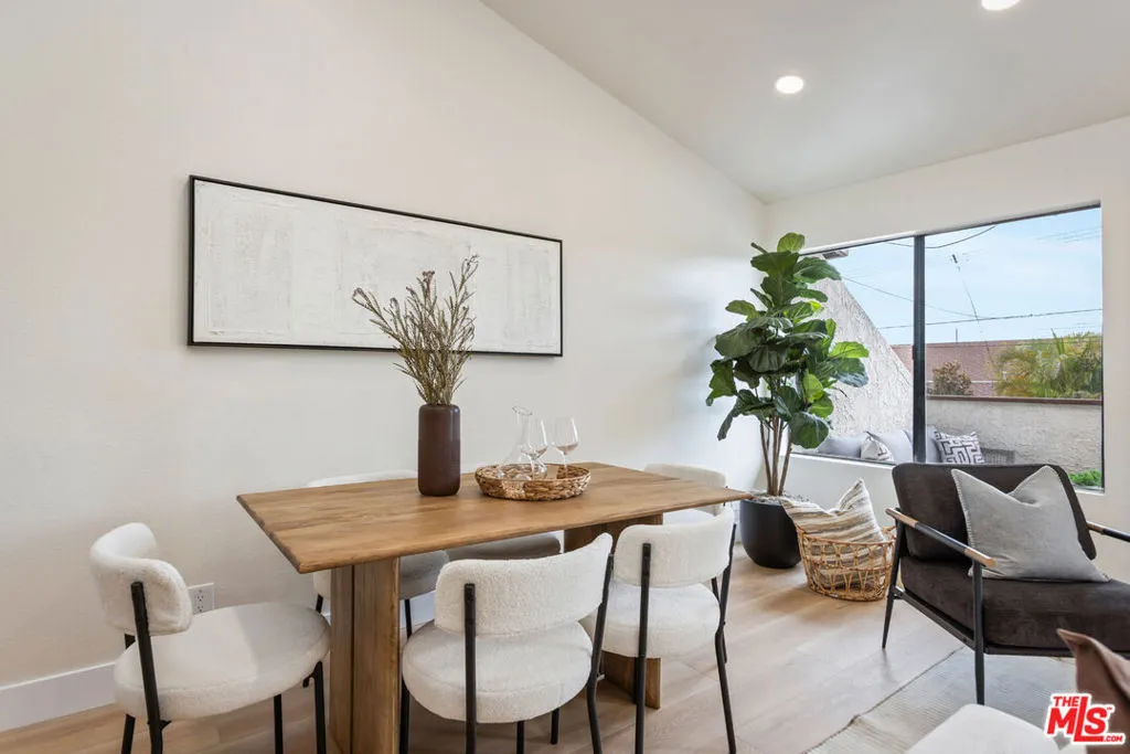 164 W 220th Street 10, Carson, California 90745 home-pic-10