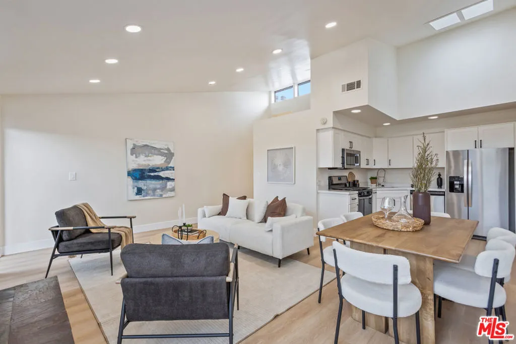 164 W 220th Street 10, Carson, California 90745 home-pic-8