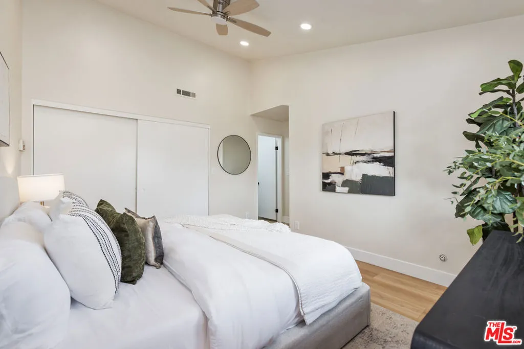 164 W 220th Street 10, Carson, California 90745 home-pic-23