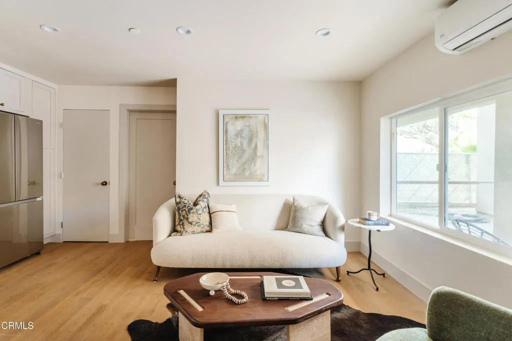 2612 Marathon Street 1/4, Los Angeles, California 90026 home-pic-2