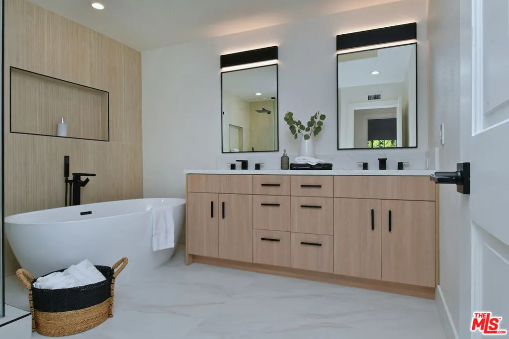 1677 Plum Hollow Circle, Westlake Village, California 91362 home-pic-30