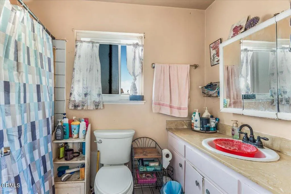 1211 W Robert Avenue, Oxnard, California 93030 home-pic-8