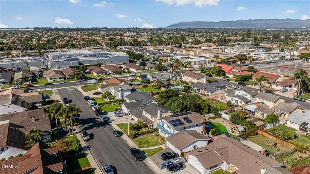 1211 W Robert Avenue, Oxnard, California 93030 home-pic-13
