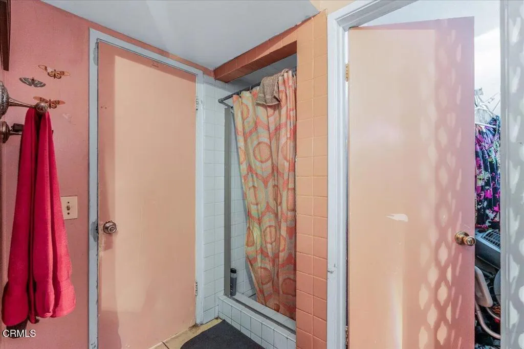 1211 W Robert Avenue, Oxnard, California 93030 home-pic-6