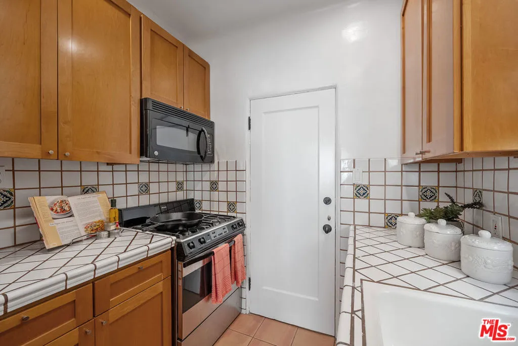 1345 N Hayworth Avenue 209, West Hollywood, California 90046 home-pic-22