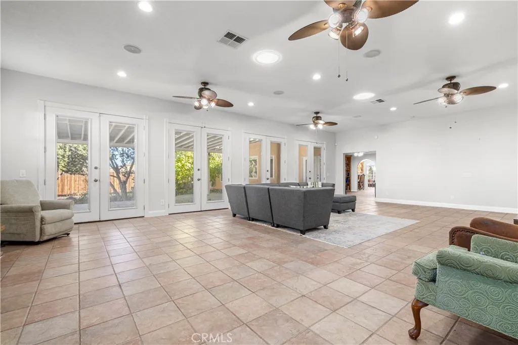 6998 Summit Valley Road, Hesperia, California 92345 home-pic-16