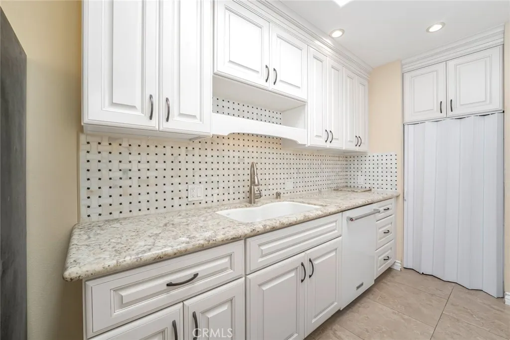 2111 Via Puerta S, Laguna Woods, California 92637 home-pic-7