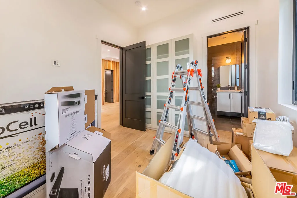 3932 Glencoe Avenue, Venice, California 90291 home-pic-8