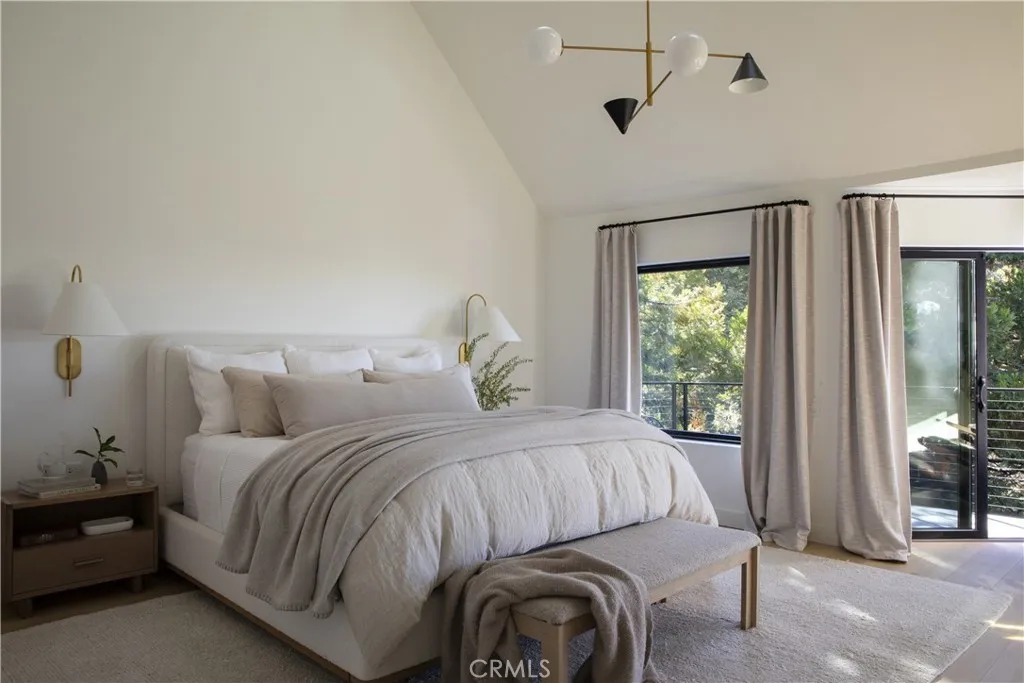 654 S Cumberland, Lake Arrowhead, California 92352 home-pic-12