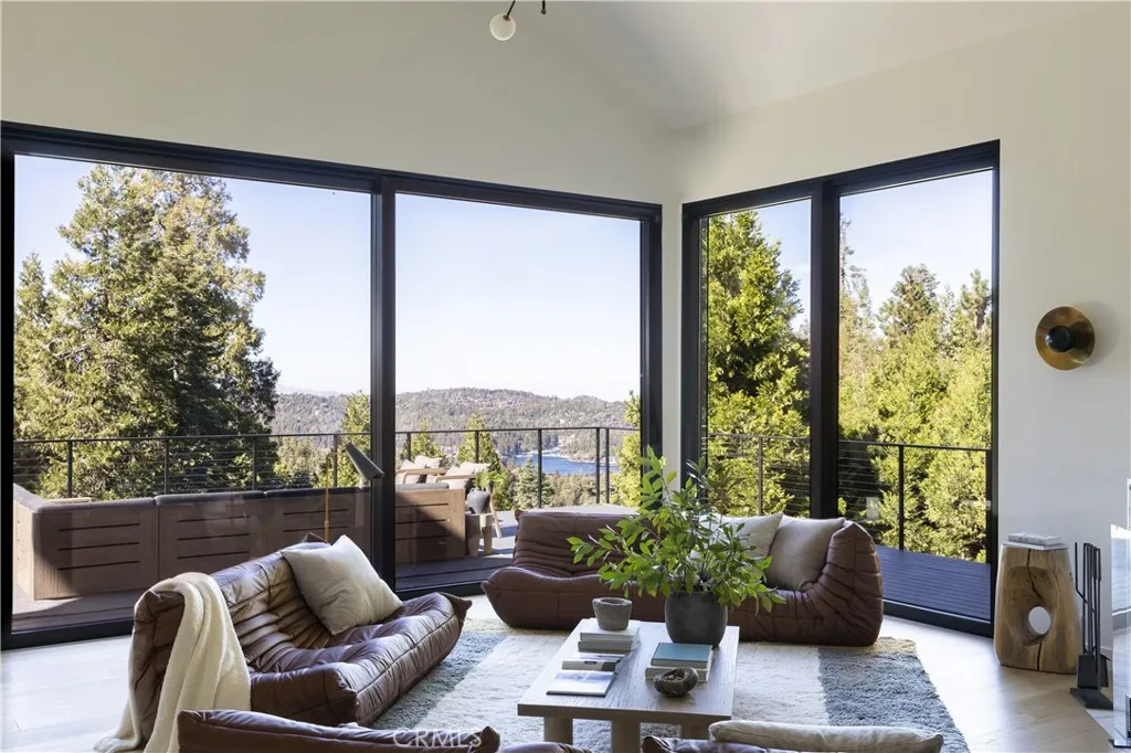 654 S Cumberland, Lake Arrowhead, California 92352 home-pic-0