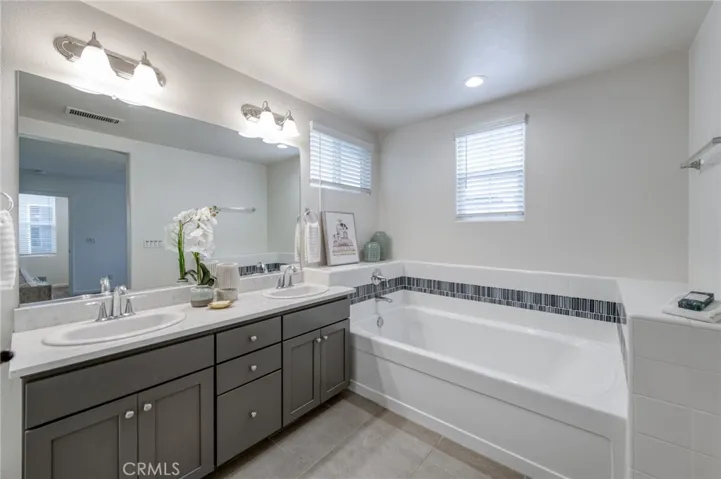 116 Aria Avenue S, Madera, California 93636