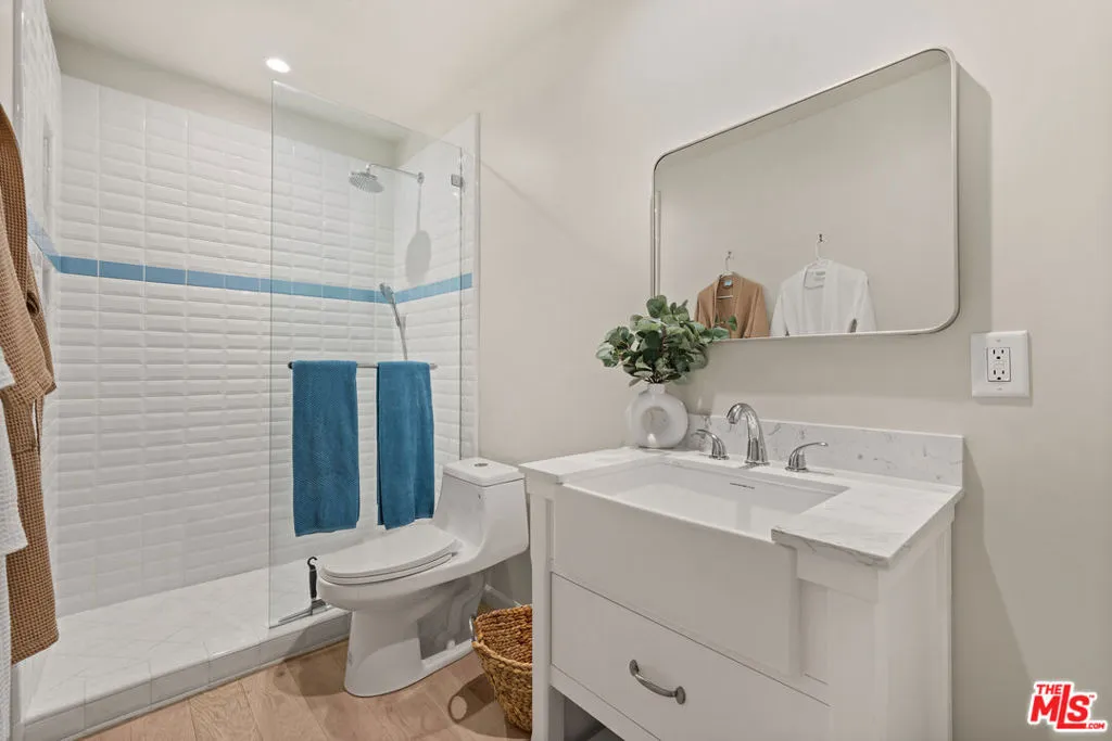 2221 Ocean Avenue 101, Santa Monica, California 90405 home-pic-17