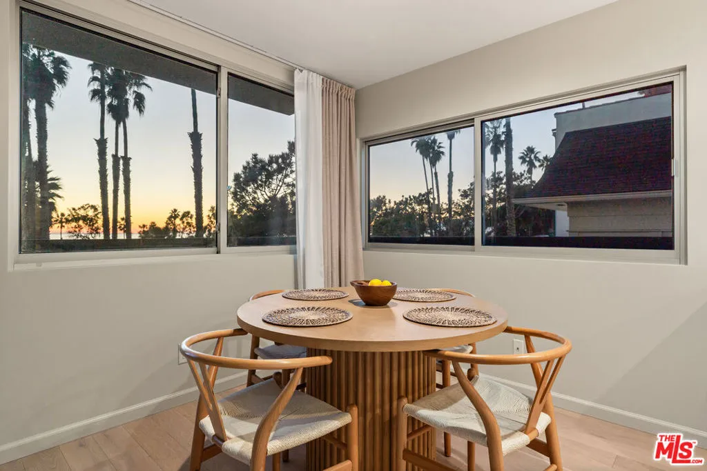 2221 Ocean Avenue 101, Santa Monica, California 90405 home-pic-16