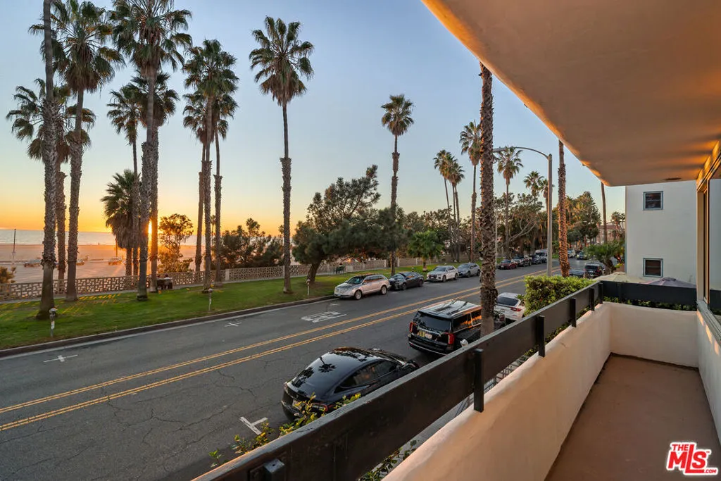 2221 Ocean Avenue 101, Santa Monica, California 90405 home-pic-4