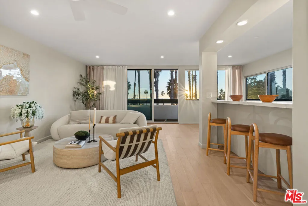 2221 Ocean Avenue 101, Santa Monica, California 90405 home-pic-0
